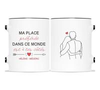 Mug Personnalisé Prénom - Ma Place Préféré Est À Tes Côtés - Cadeau Maitresse, Cadeau Couple Personnalisé, Cadeau Noce, Tasse Couple Personnalisable, Tasse Amour, Mug Amoureux