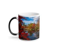 Mug Thermo-réactif Tasse Magique - Pont Enjambe un Lac Bordé d'Arbre Automne Japon - 325 ml