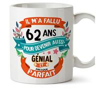 Mugffins Mug/Tasse Joyeux 62 Anniversaire - IL M'A FALLU 62 ANS POUR DEVENIR AUSSI GENIALE - Cadeau Original pour Homme et Femme