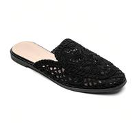 Mules assiettes brodées motif floral et spirale La touche unique du style artisanal de la fabrication contemporaine des mules au style bohème.C'est un endroit idéal où séjourner et un endroit idéal où