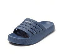 Mules pour hommes avec bride aérée et logo de la marque, pantoufles de loisirs structurées et épaisses à coussinets. Ces pantoufles de tous les jours allient une structure de ventilation pratique à un