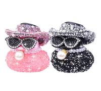 MuMyer Lot de 2 décorations de voiture en forme de canard en strass en forme de canard, accessoires de canard avec mini chapeau de cowboy brillant, collier et lunettes de soleil