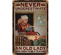 Mur Étain Panneau Femme Rétro Lisant N'A Jamais Sous-Estimé Une Vieille Dame Qui Était Autrefois Institutrice Vintage Metal Sign Rétro Affiche Vintage Tin Signs Pour Restaurant Garage M