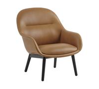 Muuto Fauteuil Fiber Lounge avec pieds en chêne Refine leather cognac-black