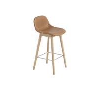 Muuto Tabouret de bar Fiber avec dossier 65 cm Cuir refine cognac-pieds en chêne