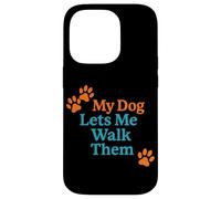 My Dog Lets Me Walk Them Humour pour Animal de Compagnie Coque pour iPhone 14 Pro