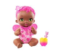 My Garden Baby poupon bébé papillon se régale senteur fraise 30 cm avec 2 accessoires à plonger dans l'eau, poupée parfumée pour enfant dès 2 ans, GYN99