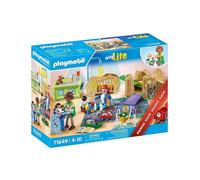 Playmobil Set de jeu MyLife 71649 Assistante Maternelle et bébés 5 pers., tour, toboggan – Dès 4 ans