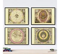 Nacnique ensemble de quatre feuilles avec des cartes astronomiques antiques. Affiches de cartes astrologiques en taille A3 avec cadre
