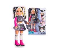 Nancy Fashion Kuromi - Poupée au Look Rebelle avec Cheveux Bicolores, t-Shirt à Carreaux, Mini-Jupe et Bottes Roses à Tige Haute, Sac Assorti Inclus, +3 Ans, Famosa (NACA8000)