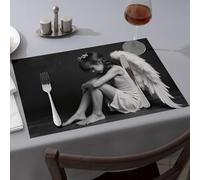 Nappe « A Young Girl With Angel Wings Sits On The Floor » - Décoration de cuisine et de salle à manger (1 pièce)