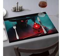 Nappe en silicone représentant une figurine menaçante qui se dresse au-dessus d'un train à vapeur dans une scène brumeuse et étrange - Tapis de table en silicone pour comptoir de cuisine, cuisine et