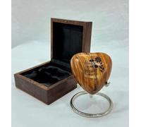 Nautical Replica Hub Mini urne funéraire en bois en forme de cœur fabriquée à la main pour cendres de votre bien-aimé avec boîte de qualité supérieure et support de présentation