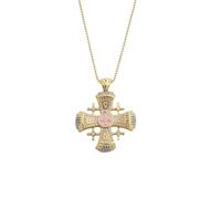 Nazareth Store Pendentif Croix de Jérusalem Émail Rose Plaqué Or 18k Pierres Cristallisées Chaîne Collier Hommes et Femmes