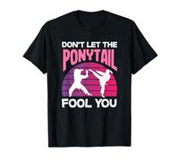 Ne Laissez Pas la Queue de Cheval Vous Tromper Karaté Girl Kick Art Martial T-Shirt