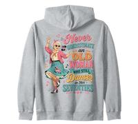 Ne sous-Estimez jamais la Vieille Femme Danse Encore dans Ses Soixante-dix Sweat à Capuche