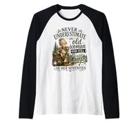 Ne sous-Estimez jamais la Vieille Femme Qui campe dans Ses Soixante-dix Manche Raglan