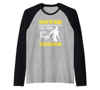 Ne sous-Estimez jamais Le Vieil Homme Qui Joue Un Joueur de Tennis Manche Raglan