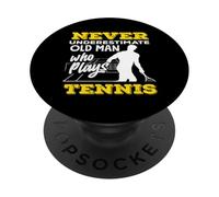 Ne sous-Estimez jamais Le Vieil Homme Qui Joue Un Joueur de Tennis PopSockets PopGrip Adhésif