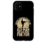 Ne sous-Estimez jamais Un Vieil Homme Qui Donne des Coups de Pied pour Le karaté Coque pour iPhone 11