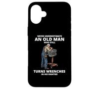 Ne sous-Estimez jamais Un Vieil Homme Qui Tourne Encore des clés Coque pour iPhone 16 Plus