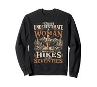 Ne sous-Estimez jamais Une Femme Qui Fait Encore de la randonnée dans Ses Soixante-dix Sweatshirt