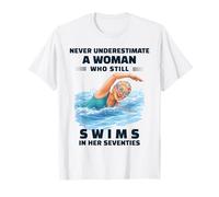 Ne sous-Estimez jamais Une Femme Qui nage Encore Ses Soixante-dix T-Shirt