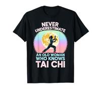 Ne sous-estimez jamais une vieille femme qui connaît la grand-mère du Tai Chi T-Shirt