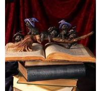 Nemesis Now - Purrfect Broomstick - Figurine de chats noirs familiers de sorcières et manche à balai 27.5cm