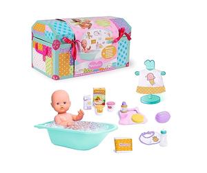 Nenuco Famosa (NFN70000) Coffre Complet avec bébé, Baignoire pour l'heure du Bain et de Nombreux Accessoires, Repas et Soins de la poupée, Depuis 2 Ans