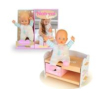 Nenuco NFN79000 Poupée avec Motifs aux Couleurs Naturelles, Comprend Un Matelas à Langer en Carton Facile à Monter. Une poupée bébé de 25 cm et Un Corps Mou