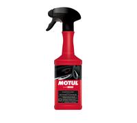 Nettoyant et rafraîchissant pour plastique pour intérieurs de voiture -