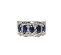 Never say Never Bague large et précieuse en or blanc 18 carats avec 5 saphirs bleus ovales de 1,45 cts et diamants taille brillant couleur H et 0,40 cts.