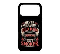 Never Underestimate an Old Man with A Smoker Funny Pitmaster Coque pour iPhone 17 Pro Max