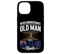Never Underestimate an Old Man with New Zealand Roots Coque pour iPhone 14