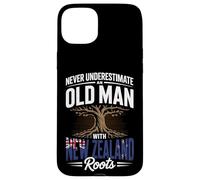 Never Underestimate an Old Man with New Zealand Roots Coque pour iPhone 15 Plus