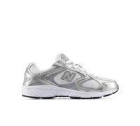 New Balance 408 Baskets pour femme argentées et blanches | Style rétro running, maille respirante, semelle réactive, panneaux synthétiques, usage urbain quotidien