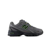 New Balance Enfant 740 Lace en Black/Green, Synthétique, Taille 38.5