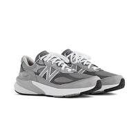 New Balance Femme Made in USA 990v6 en Grey/White, Suède/Mesh, Taille 37.5