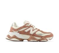 New Balance Unisexe 9060 en Beige/Marron/Blanc, Suède/Mesh, Taille 40.5 Large