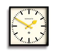 NEWGATE® Number Five Horloge Murale | Horloge de Gare Moderne rétro carrée | 40 cm | Noir avec des Mains Jaunes | Style du Milieu du siècle pour Cuisine, Salon ou Bureau