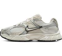 Nike Baskets V5 RNR pour Femme, Blanc Sommet/Marron Clair/Voile/Noir, 40 EU