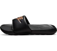 Nike Femme Victori One Slide Chaussures, Black/MTLC Red Bronze-Black, 35.5 EU