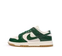 NIKE Femme W Dunk Low LX Sneaker, Phantom Sail Metallic Gold Gorge Green, 42.5 EU