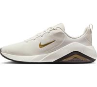 Nike Femmes Bella 7 Workout-Schuh für Damen Chaussures d'entraînement, Phantom Metallic Gold Black Sail, 40.5 EU