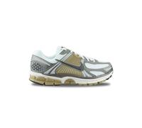 Nike FJ4151-006 Zoom Vomero 5 Homme MTLC Pewter/Medium Ash-Parachute Beige EU 41