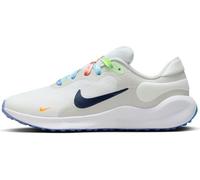 Nike Revolution 7 Nn Se (GS) Young Athletes Shoe, White/Midnight Navy-Photon Dust, 40 EU