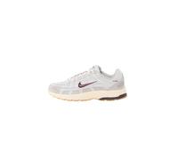 Nike Sportswear Baskets basses 'P-6000' gris / gris clair / bourgogne, Taille 41