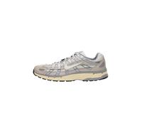 Nike Sportswear Baskets basses 'P-6000' sable / argent / blanc, Taille 39