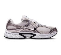 Nike Sportswear Baskets basses 'V5 RNR' gris clair / noir / argent / blanc cassé, Taille 40,5